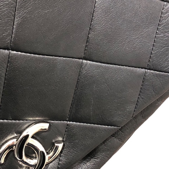 CHANEL Matelasse Black Lambskin Shoulder Bag - Picture 11 of 14
